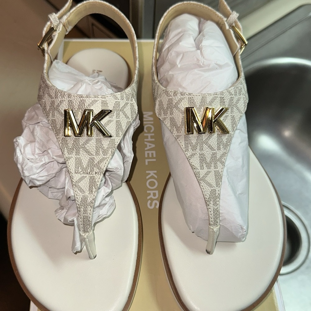 MICHAEL KORS JILLY FLAT SANDAL 7M - Picture 4 of 12
